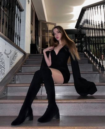 Со мной ты окунешься в мир удовольствия и наслаждения. 💋
У меня есть опыт и тысячи положительных отзывов от довольных клиентов. Мои услуги включают классический и эротический массаж, оральный секс, тройничок, анальный секс. 🍆💦
Я могу быть твоей нежной подругой или страстной любовницей, общаться и наслаждаться временем, проведенным вместе. Со мной ты забудешь о всех проблемах и окунешься в мир наслаждения. 🌈
Я живу в Москве и могу принять тебя в своей уютной квартире или приехать к тебе. Конфиденциальность и безопасность гарантированы. 💯
Позвони мне сейчас и давай воплотим в жизнь все твои фантазии. 🔥 Евгения